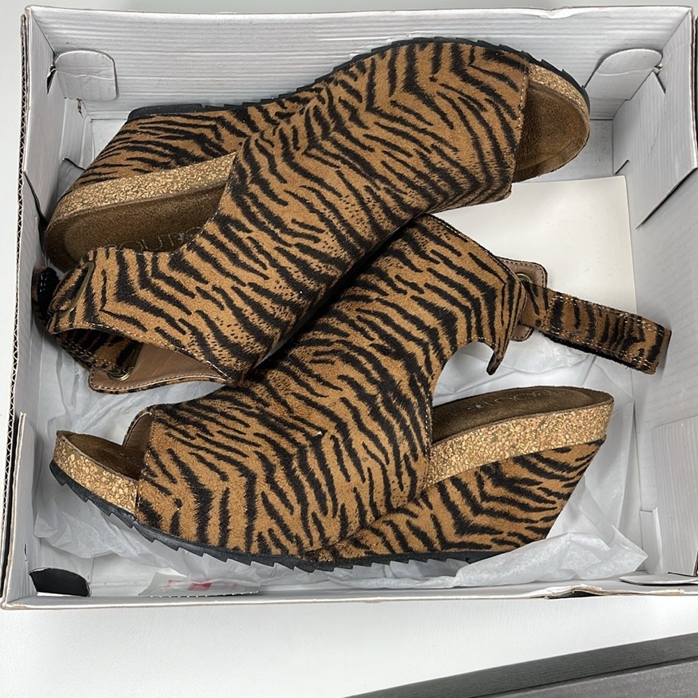 Corkys Calypso Peep Toe Slingback Memory Foam Wedge Sandal NEW Size 10 Tiger